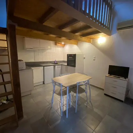 Baixas R2 - 1 Chambre Avec Mezzanine Ouverte Sur Communs Apartman